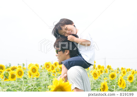 Parent and child of sunflower field 819199