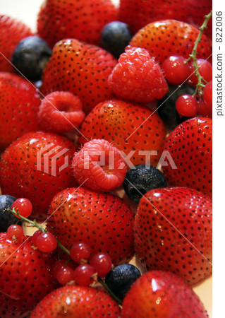 Red fruits 822006