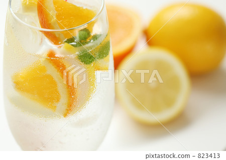 carbonated fruit-flavored beverage, orange, oranges 823413