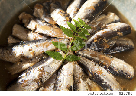Boiled sardines 825790