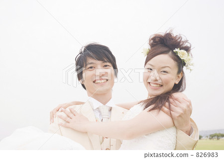 wedding, man carrying woman in his arms, wedding ceremony 826983