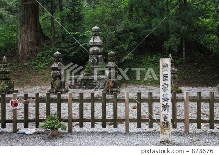 Koyasan · Toyotomi family's tomb of Okunoin Koyasan · Toyotomi family's tomb of Okunoin 828676