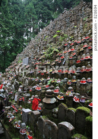 Mu Kondo · Aboriginal mound of Okunoin 828694