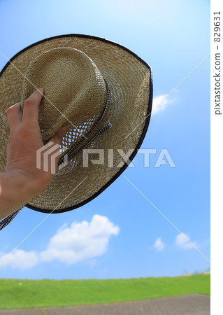 藍天和草帽 藍天和草帽 829631