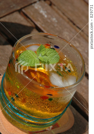 琉球玻璃和薄荷茶 829731