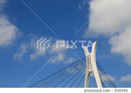 White diagonal bridge and blue sky White diagonal bridge and blue sky 830446