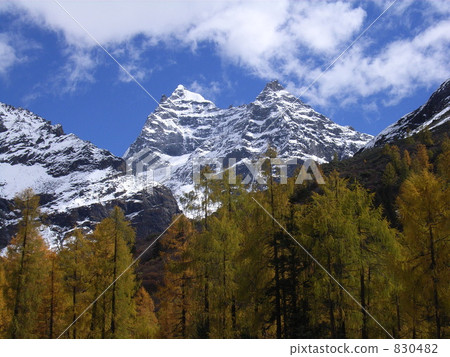Sichuan Province, four girls mountain 830482