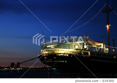 hikawa maru, yamashita park, evening 834360
