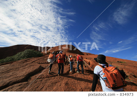 Climbing to Ayers Rock 834973