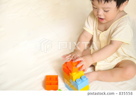 Baby's block play 835558