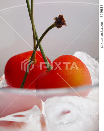 Cold cherries 839638