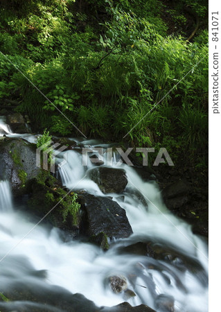 一個很酷的瀑布 841071