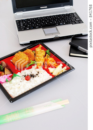 Bento and laptop computer Bento and laptop computer 841768