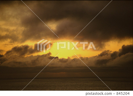 Up of the setting sun of Ogasawara 845204