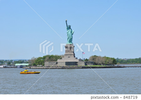 Statue of Liberty in early summer Statue of Liberty in early summer 848719