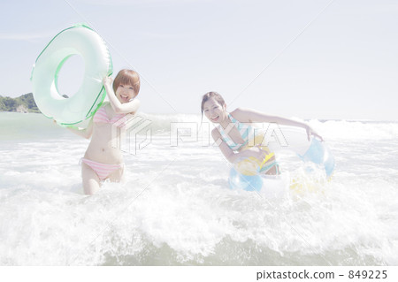 bathing costume, bathing suit, beachwear 849225