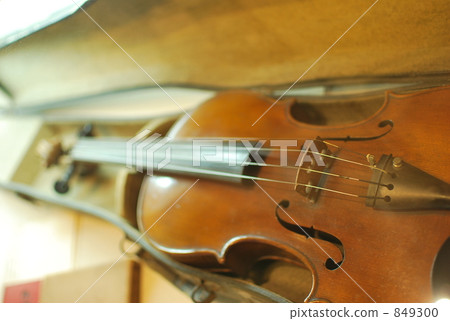 Old fashioned violin Old fashioned violin 849300
