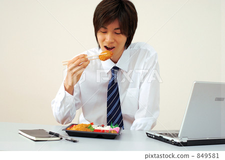 Men who eat lunch 849581