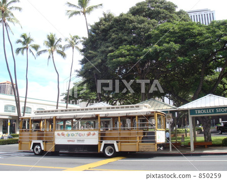 Scenery of trolley in Hawaii Scenery of trolley in Hawaii 850259
