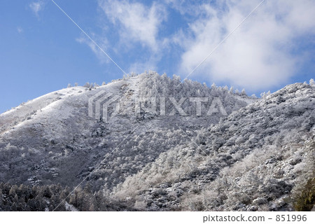 Kokonoe snowy mountains 851996