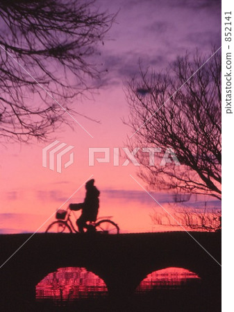 一個安靜的早晨 852141