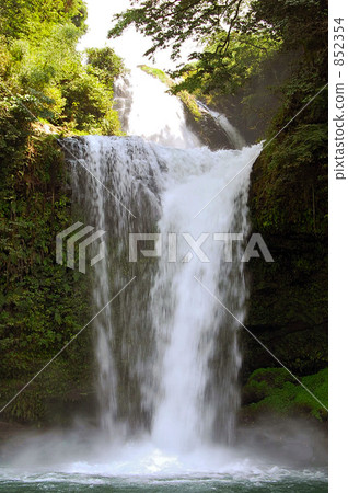 Buddha's waterfall, front view 852354