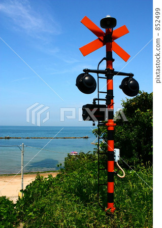 報警設備盯著大海 852499