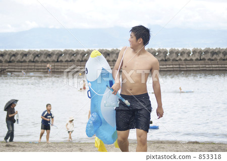 海邊青年 853318