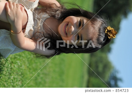 Half girl sitting on the lawn Half girl sitting on the lawn 854723