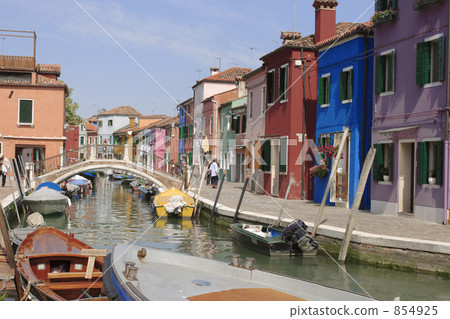 五顏六色的房子行_ Burano海島威尼斯 854925