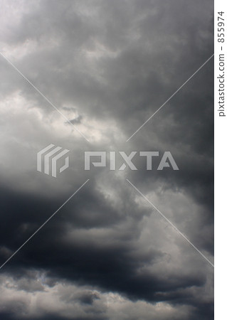 Clouds that are about to come down 855974