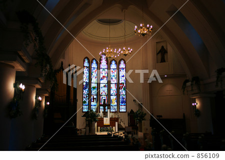Christ church inside stained glass 856109