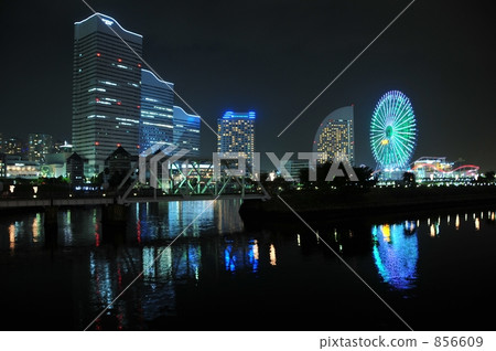 Night view of Minatomirai from Yokohama-shi train road 856609