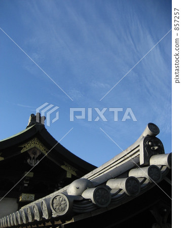 屋頂，雲彩和我和瓷磚 857257