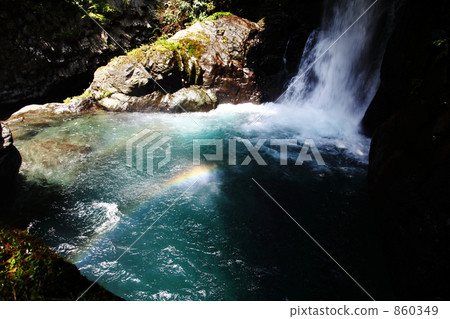 The light of a fallsfinder and a rainbow The light of a fallsfinder and a rainbow 860349