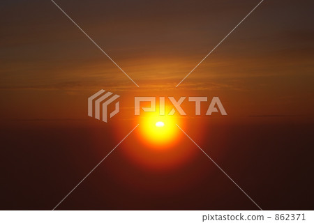 Magical light from Mt. Fuji peak 862371