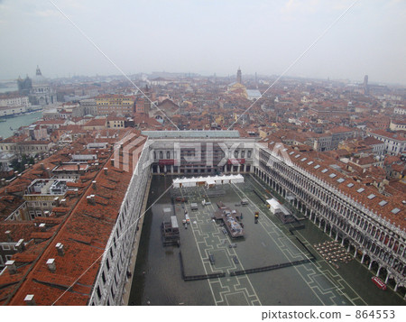 聖馬克廣場俯瞰威尼斯鐘樓 聖馬克廣場俯瞰威尼斯鐘樓 864553