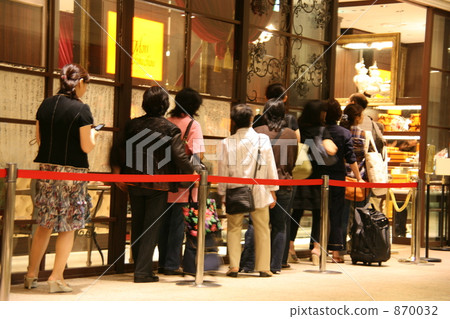 Matrix people line up Matrix people line up 870032