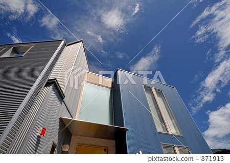 Blue sky and house 871913