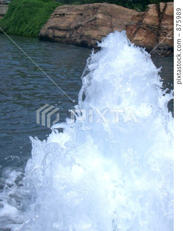 A fountain 875989