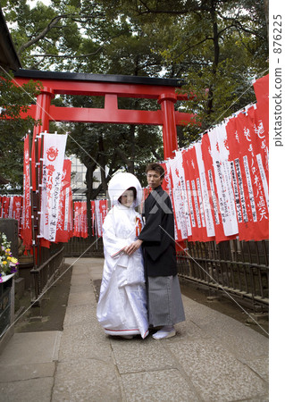 Wrapped in white fancy wrapping in Toyokawa Inari Wrapped in white fancy wrapping in Toyokawa Inari 876225