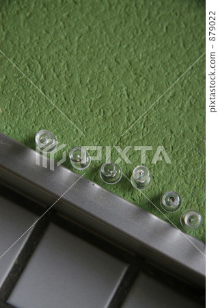 Pushpin waiting for turn Pushpin waiting for turn 879022