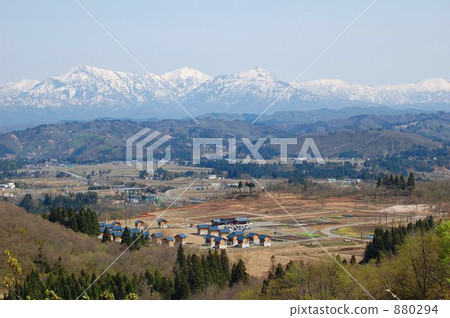 From Yamamotoyama "Okaya Klein Garten" and Echigo Miyama looking over 880294