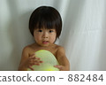 Children with balloons 882484