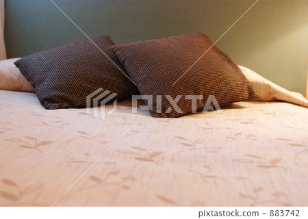 賭注 883742