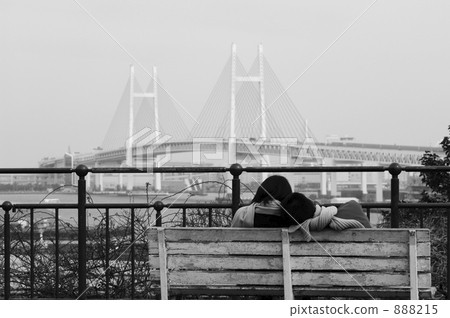 兩個人擁抱起來 兩個人擁抱起來 888215