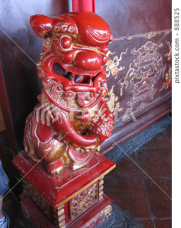 The guardian god of the red lion 888525
