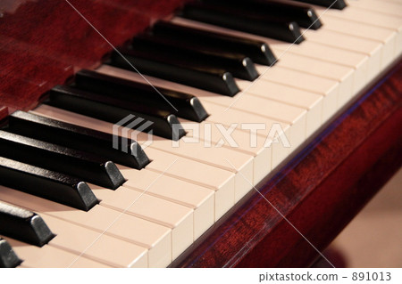 Piano 891013