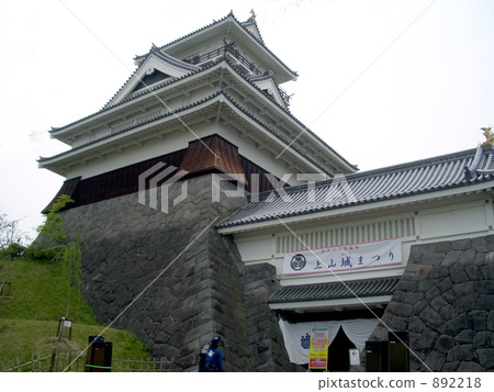 Kaminoyama Castle 892218