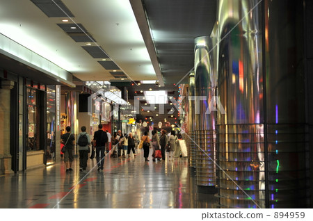 French shopping center 894959